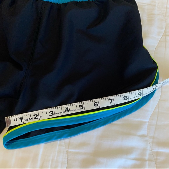 Under Armour Heat Gear Semi Fitted Running Shorts - Picture 13 of 13